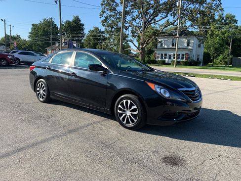 Used 2011 Hyundai Sonata GLS FWD image 2