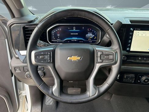 Used 2024 Chevrolet Silverado 2500 LT AWD/4WD image 11