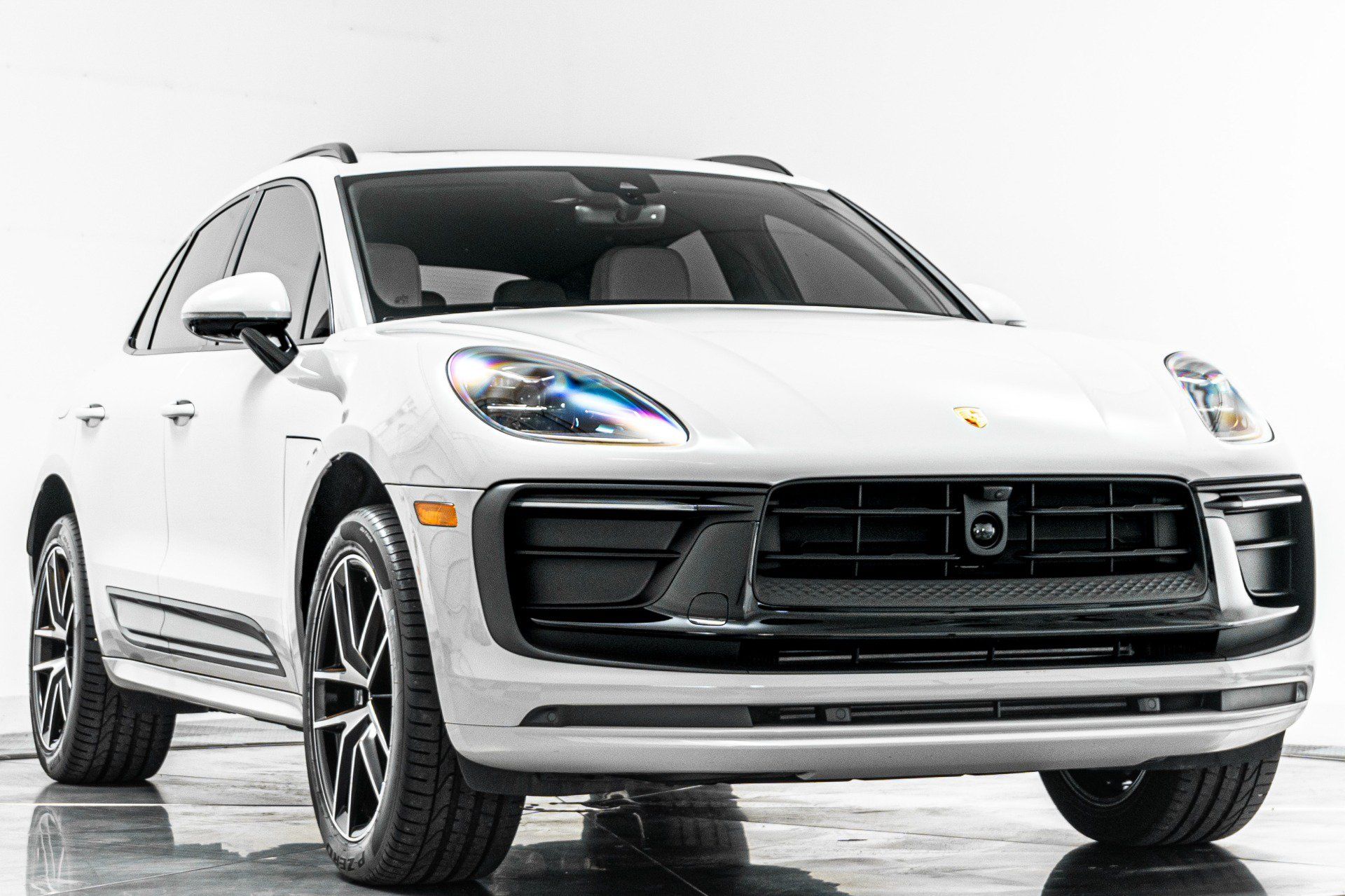 Used 2026 Porsche Macan AWD/4WD image 3