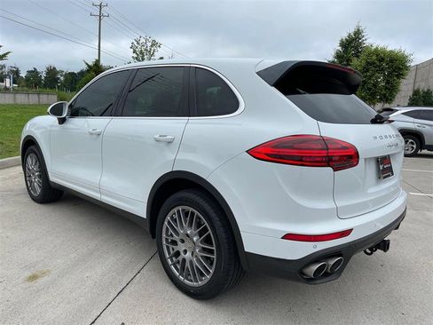 Used 2015 Porsche Cayenne S image 5