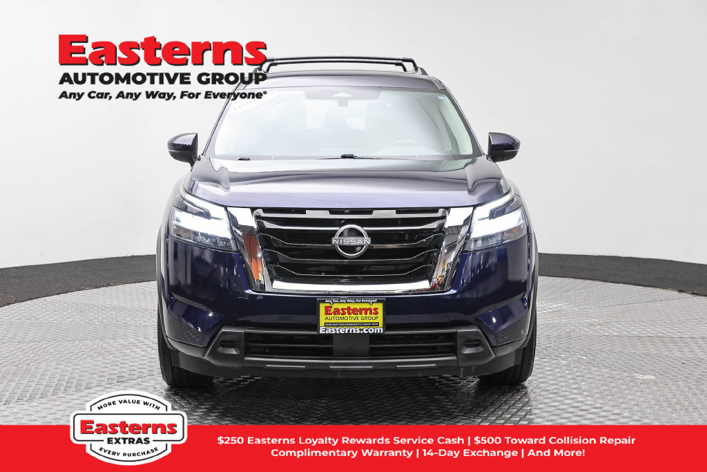 Used 2022 Nissan Pathfinder SV AWD/4WD image 3