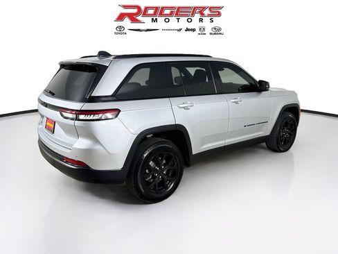 Certified 2024 Jeep Grand Cherokee Altitude AWD/4WD image 8