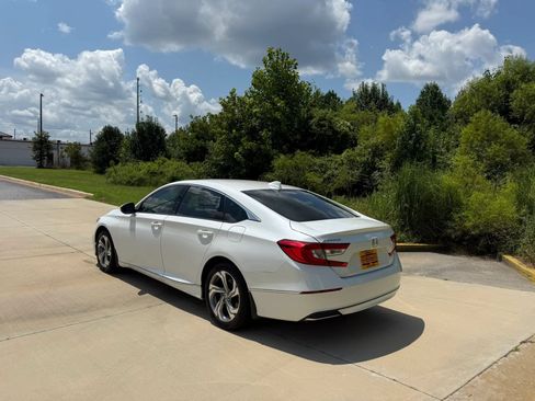 Used 2018 Honda Accord EX image 3