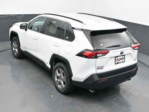 Used 2024 Toyota RAV4 LE AWD/4WD image 37