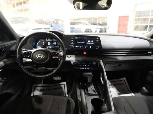 Used 2025 Hyundai Elantra Sport image 25