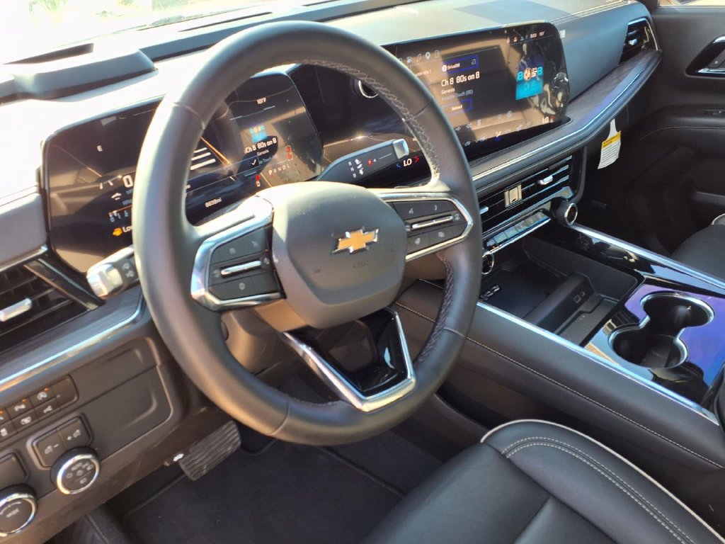 Used 2026 Chevrolet Suburban Premier RWD image 17