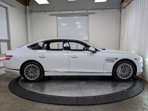 Used 2024 Genesis G80 image 10