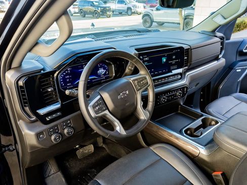 Used 2024 Chevrolet Silverado 2500 LTZ w/ LTZ Plus Package image 17