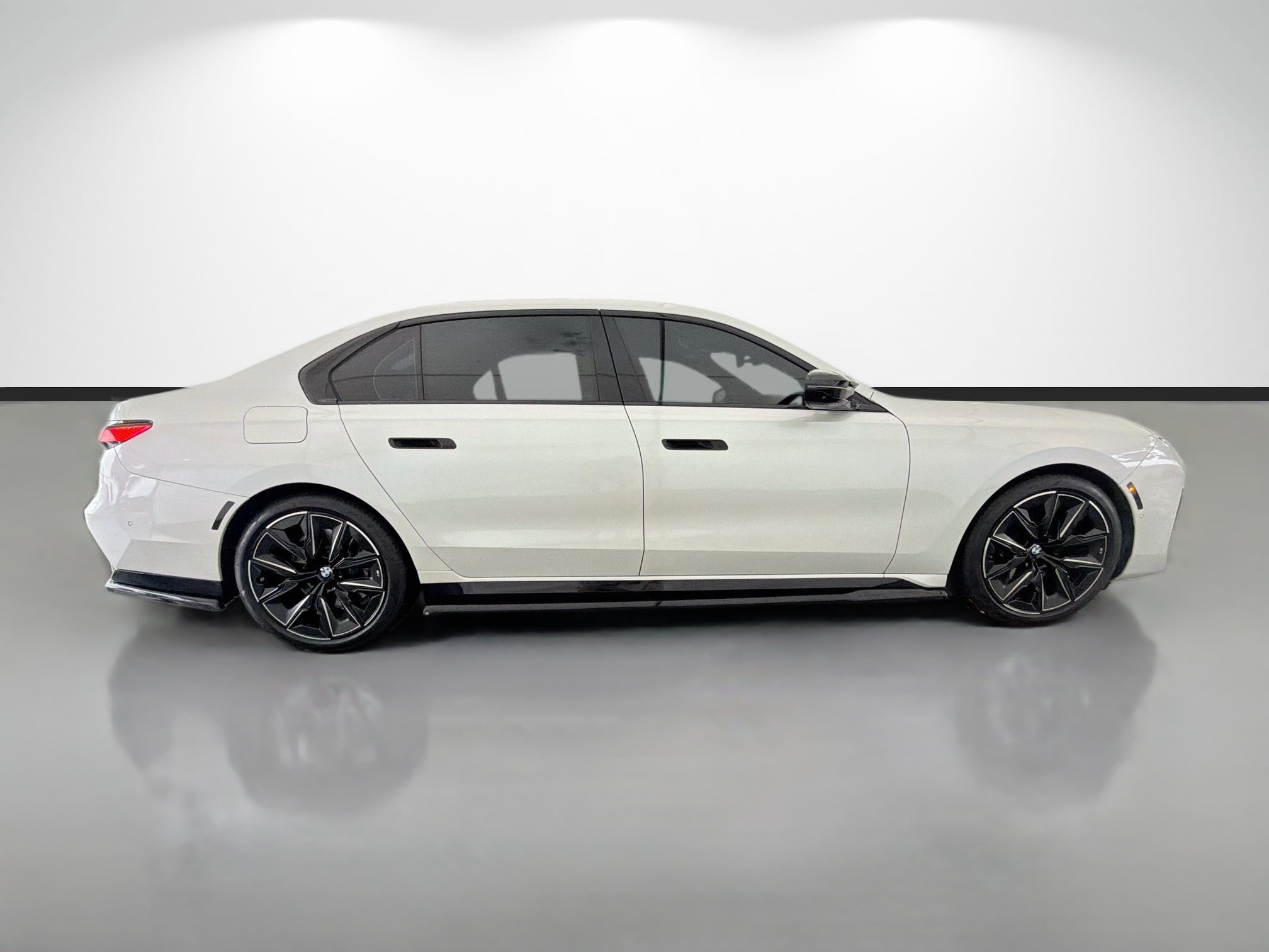 Used 2023 BMW 740i RWD image 2