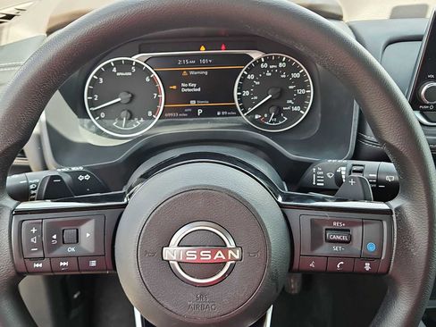Used 2022 Nissan Rogue SV AWD/4WD image 19
