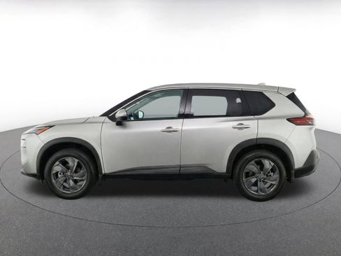 Used 2025 Nissan Rogue SV FWD image 4