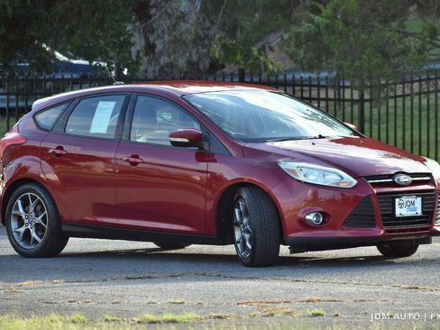 Used 2014 Ford Focus SE w/ Equipment Group 201A FWD image 4
