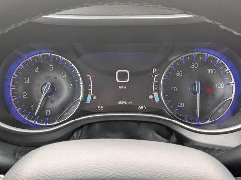 Used 2024 Chrysler Pacifica Touring-L image 29