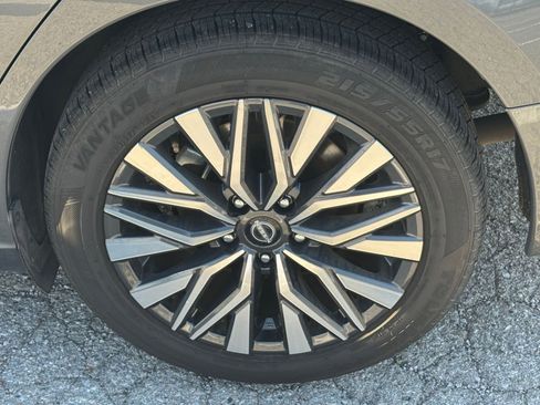 Used 2025 Nissan Altima 2.5 SV image 29