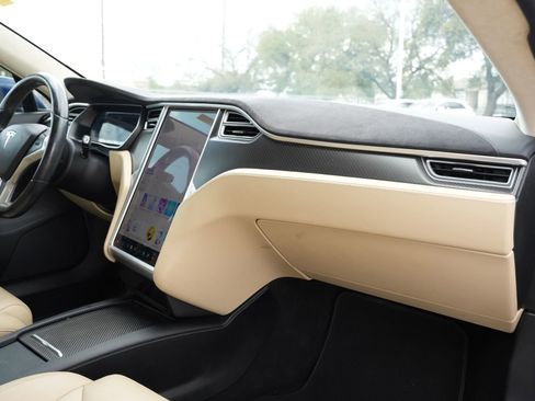 Used 2017 Tesla Model S 60D image 25