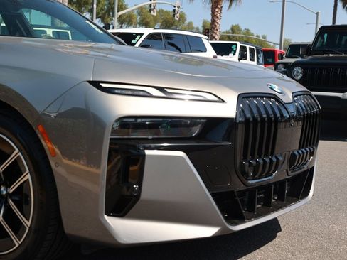 Used 2023 BMW 740i w/ Luxury Rear Seating Package RWD image 7