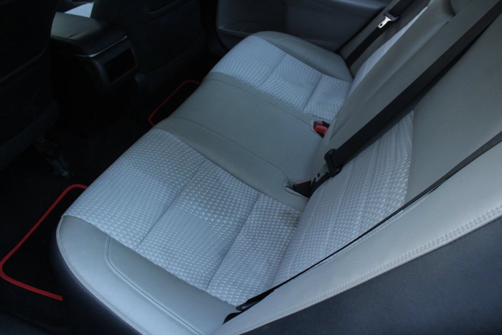 Used 2015 Toyota Camry SE FWD image 20