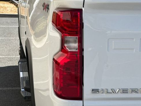 Used 2025 Chevrolet Silverado 2500 LT w/ Convenience Package image 45