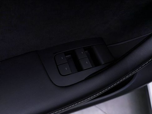 Used 2023 Tesla Model Y Long Range AWD/4WD image 17
