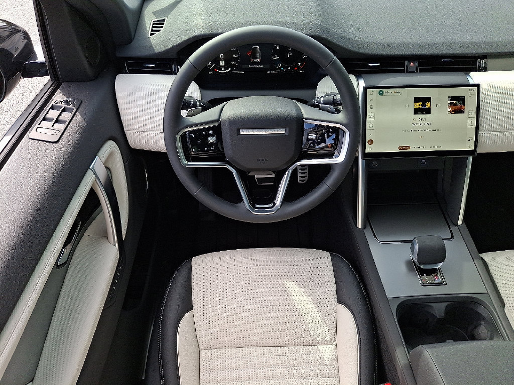 New 2026 Land Rover Discovery Sport Landmark AWD/4WD image 7
