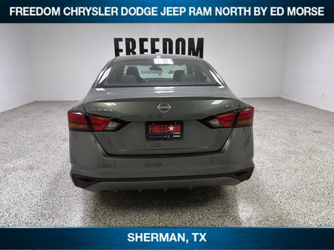 Used 2024 Nissan Altima 2.5 SV FWD image 5