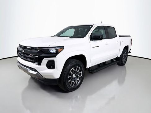 Used 2024 Chevrolet Colorado Z71 w/ Z71 Convenience Package 2 AWD/4WD image 3