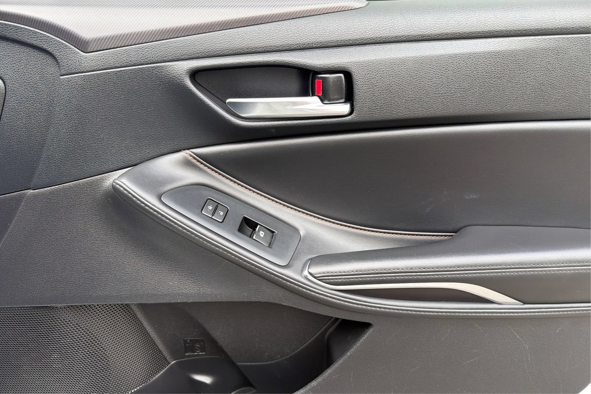 Used 2022 Toyota Avalon XSE FWD image 23