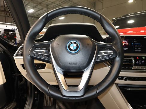 Used 2022 BMW 330e xDrive w/ Convenience Package image 10