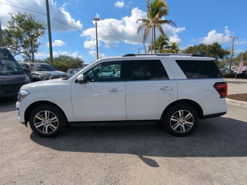 Used 2024 Ford Expedition Limited image 8