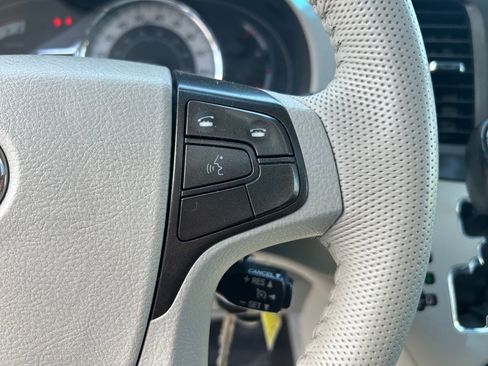 Used 2013 Toyota Sienna SE FWD image 15
