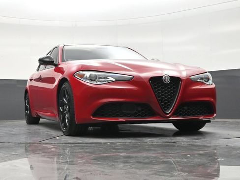 Used 2021 Alfa Romeo Giulia Sprint w/ Nero Edizione RWD image 26