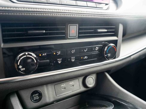 Used 2024 Nissan Rogue S FWD image 20