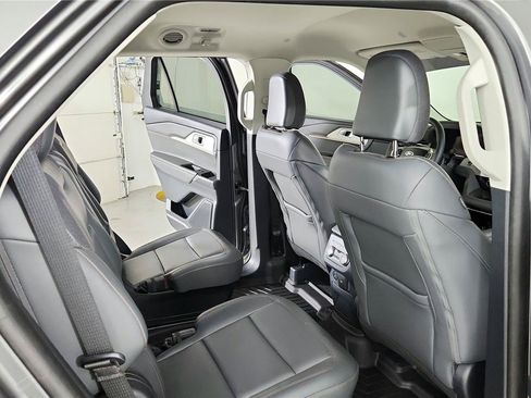 Used 2025 Ford Explorer Active w/ Active Comfort Package AWD/4WD image 27