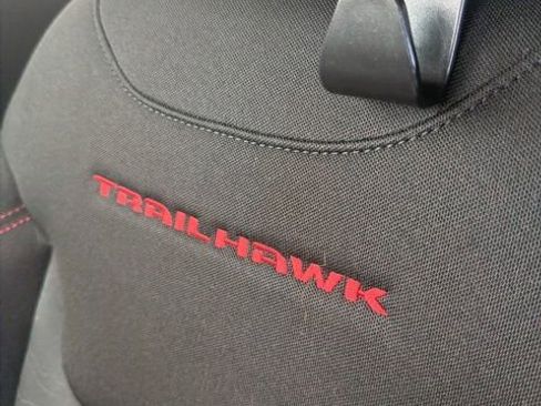 Used 2017 Jeep Renegade Trailhawk AWD/4WD image 12