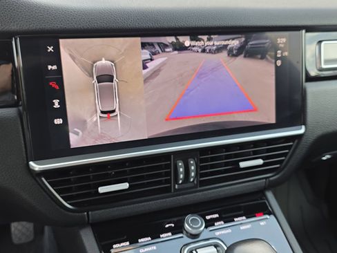 Used 2023 Porsche Cayenne Platinum Edition image 23