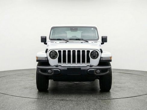 Used 2025 Jeep Wrangler Sahara image 2