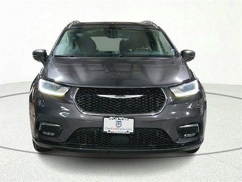 Used 2021 Chrysler Pacifica Touring w/ Uconnect Theater Family Group image 3