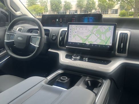 New 2027 Ford Expedition Active RWD image 3