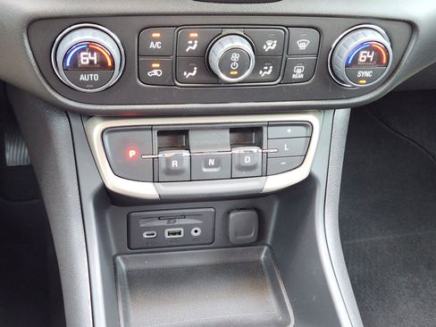 Used 2024 GMC Terrain Denali w/ Denali Premium Package AWD/4WD image 15