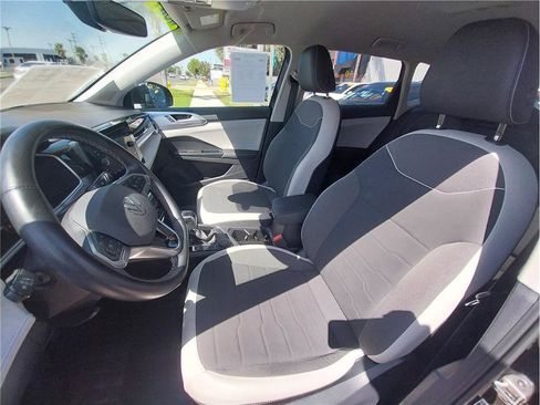 Used 2025 Volkswagen Taos SE AWD/4WD image 15