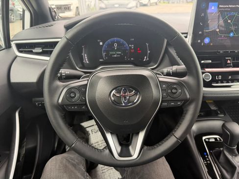 Used 2025 Toyota Corolla XSE FWD image 12