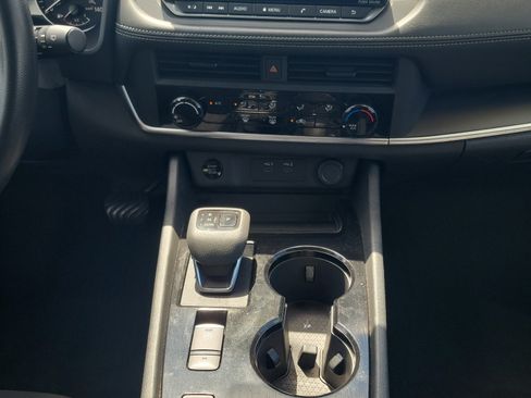 Used 2024 Nissan Rogue S FWD image 20