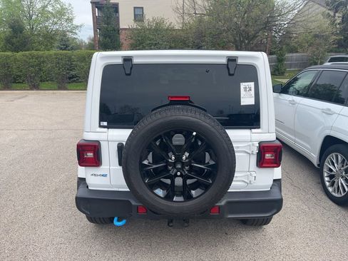 Used 2023 Jeep Wrangler Unlimited Sahara w/ Cold Weather Group AWD/4WD image 3