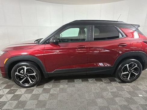 Used 2023 Chevrolet TrailBlazer RS w/ Sun and Liftgate Package FWD image 5
