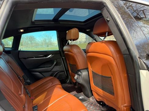 Used 2017 Maserati Levante image 16