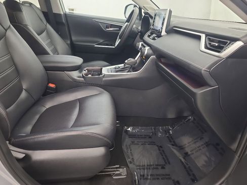 Used 2020 Toyota RAV4 Limited AWD/4WD image 16