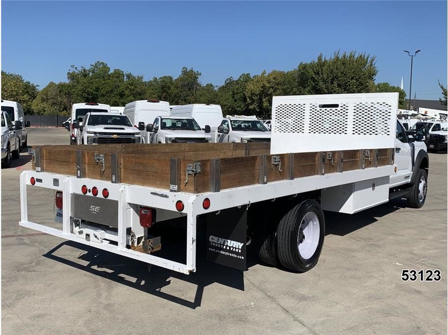Used 2023 Ford F550 Luxury RWD image 2