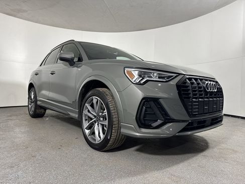 Used 2025 Audi Q3 2.0T Premium image 3