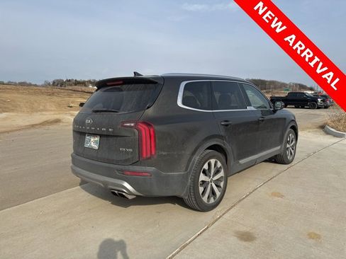 Used 2021 Kia Telluride EX w/ EX Premium Package image 3