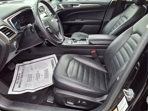 Used 2018 Ford Fusion SE w/ Equipment Group 602A FWD image 11